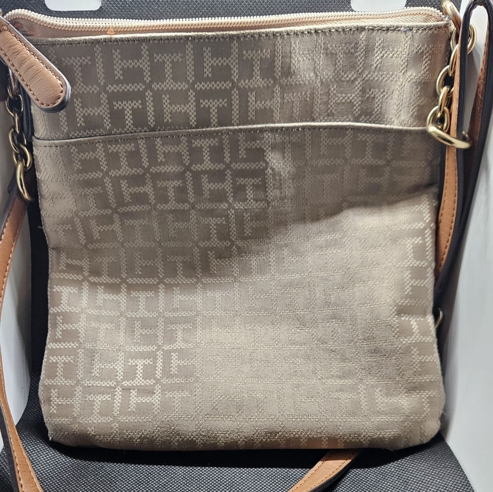 Tommy Hilfiger Classic Signature logo crossbody bag - Picture 2 of 5